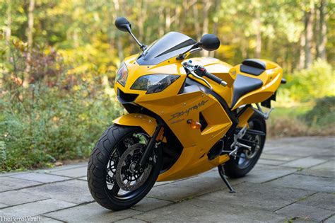 2005 triumph daytona 650.